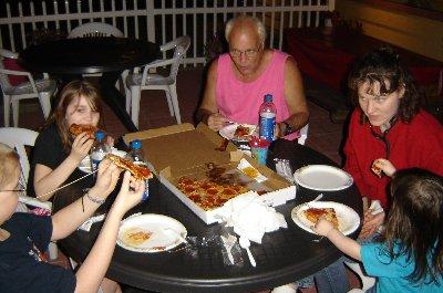3-24-07-pizza2.jpg